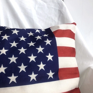 Kissenbezug aus Leinen mit amerikanischer Flagge in Rot, Weiß und Blau gestreift