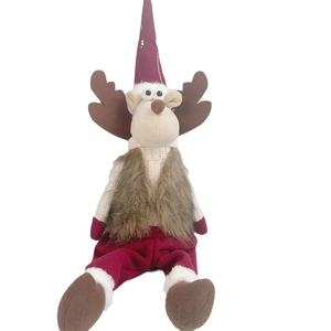 Weihnachts-Plüschrentier mit roter Paillettenmütze und langen Beinen für die Dekoration