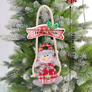 Detailansicht eines Schneemann-Weihnachtsanhängers mit Feliz Navidad-Schild und Glöckchen