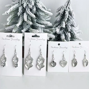 Lot de boucles d'oreilles gothiques argentées avec chauve-souris et cœurs