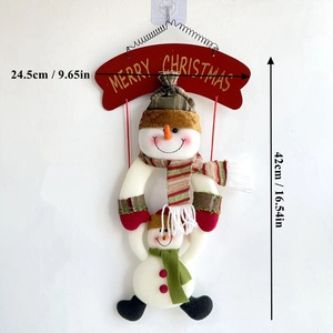 Details vom Weihnachts-Schneemann-Plüschhänger mit Schal und Merry Christmas Schild