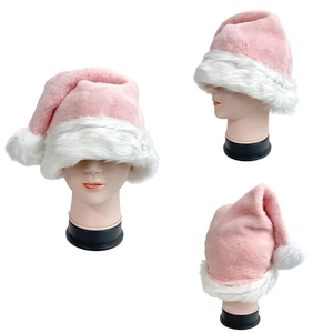 Rosa Plüsch-Weihnachtsmütze mit weißem Kunstfellbesatz aus verschiedenen Blickwinkeln