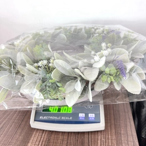 Detailed scale view showing the 40g weight of the faux lavender and greenery wreath