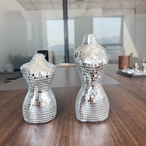 Ensemble de sculptures de torse féminin à miroir disco pour décor moderne