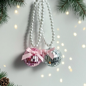 Pendentif boule disco miroir avec nœud rose et chaîne de perles pour décoration de fête