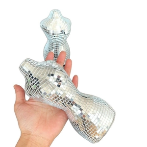 Sculpture buste de femme disco décorative avec des carreaux de miroir argentés