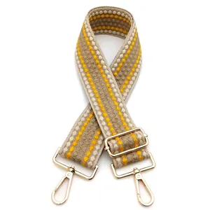 Dettaglio tracolla intrecciata larga 5cm con pois gialli e ganci in metallo dorato