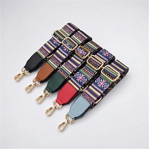 Bandoulière large tissée style ethnique réglable avec motifs colorés et boucles dorées
