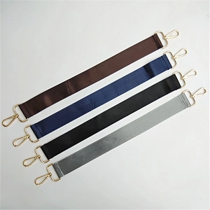 Verstellbare breite Nylon-Schultergurte mit goldenen Metallhaken in verschiedenen Farben
