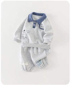 Survêtement bébé gris à manches longues avec imprimé ours et col bleu contrastant