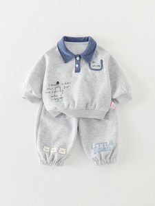 Ensemble bébé tricoté gris à manches longues avec imprimé ours et col élégant