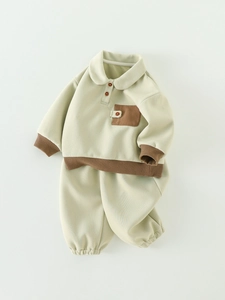 Ensemble polo et pantalon décontracté deux pièces pour garçons en vert sauge et marron