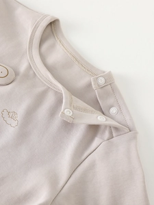 T-shirt manches longues coton enfant avec boutons épaule et motif nuage beige