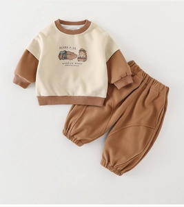 Detail of baby casual two-piece sweatshirt set with guinea pig print and elastic waist
