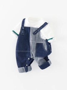Ensemble salopette en jean pour bébé avec haut blanc à manches longues et patchwork