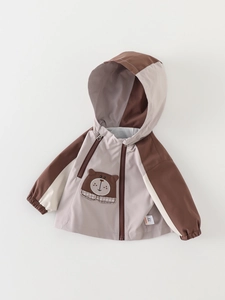 Infant hooded windbreaker jacket with bear patch and color-block design in brown and beige