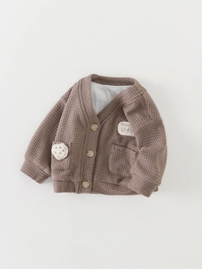 Cardigan neonato marrone in maglia a nido d'ape con scollo a V e bottoni in legno