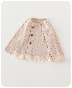 Détails du gilet pour bébé à fleurs avec dentelle et boutons décoratifs
