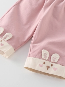 Rosa Baumwollhose für Mädchen mit niedlichen 3D-Hasenohren und Herzbestickung am Saum