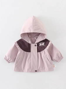 Baby Mädchen Süße Kapuzenjacke Schmetterling Stickerei Kontrastfarbe Rüschenschulter Winddicht Polyester Oberbekleidung Mantel Für Herbst