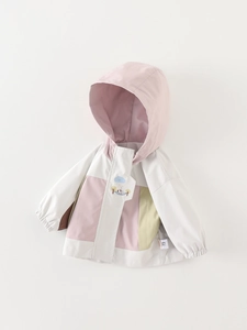 Chaqueta cortavientos con capucha para niños en gris, rosa y verde para otoño