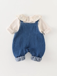 Baby Mädchen Herbst Set mit beigem Rüschenhemd und blauer Denim Latzhose Outfit