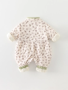 Barboteuse matelassée fleurie pour bébé, beige et lavande pour l'automne-hiver