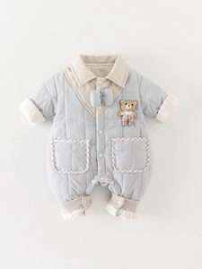 Barboteuse matelassée bleue pour bébé avec ours et nœud papillon pour automne-hiver
