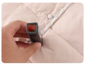 Test de fluorescence sur gilet rose enfant, affichant 0.00 résultat sûr pour tissu