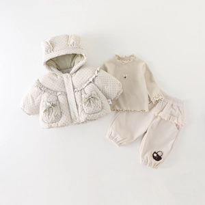 Ensemble de Vêtements d'Hiver pour Bébé Fille Trois Pièces Veste à Capuche Matelassée Florale Avec Oreilles d'Ours Haut à Manches Longues à Volants et Pantaloni Épais Chaud pour Tout-Petit