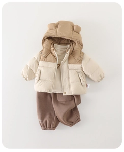 Ensemble d'hiver 3 pièces pour bébé avec doudoune à capuche et pantalon marron chaud