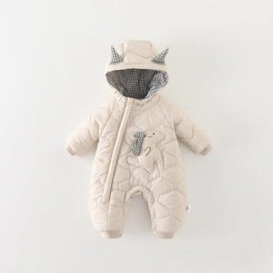 Combinaison bébé beige rembourrée avec matelassage et broderie dinosaure