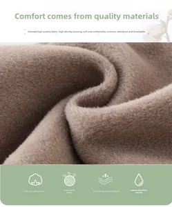 Gros plan sur la texture du tissu polaire marron épais montrant chaleur et respirabilité