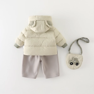 Ensemble d'hiver pour bébé garçon avec veste beige à capuche et pantalon gris côtelé
