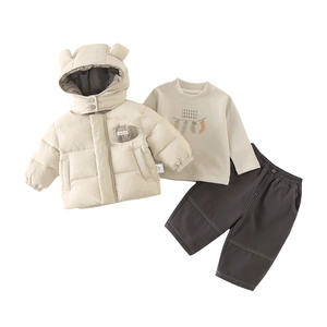 Ensemble d'hiver 3 pièces pour bébé avec veste à capuche crème, sweat et pantalon marron