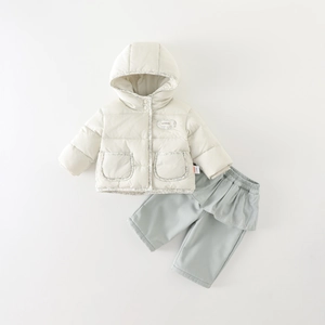 Set invernale 3 pezzi per neonata con giacca con cappuccio trapuntata e pantaloni a fiori