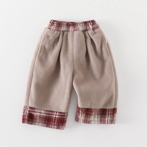 Pantalon large d'hiver épais pour bébés filles avec détails élégants en carreaux rouges