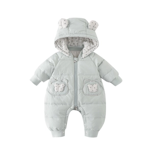 Hellblauer Baby-Schneeanzug mit Kapuze, Bärenohren und floralem Innenfutter