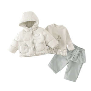 Completo invernale da bambina 3 pezzi con giacca con cappuccio color panna e maglia