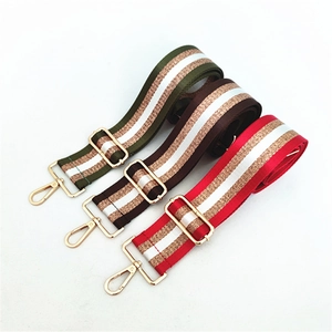Détails de bandoulières réglables en nylon avec boucles en métal doré en trois couleurs