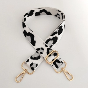Detail of adjustable leopard print bag strap with high-quality gold metal lobster clasps