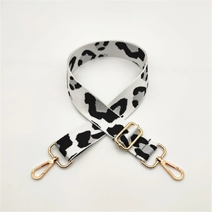 Detail of leopard print wide strap with high-quality golden lobster clasps for handbags