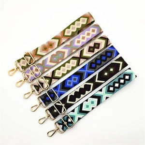 Correas de bolso ajustables con diseños geométricos jacquard y ganchos dorados metálicos