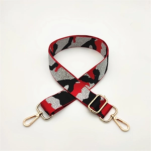 Bandoulière large camouflage réglable avec paillettes rouges argentées et crochets dorés