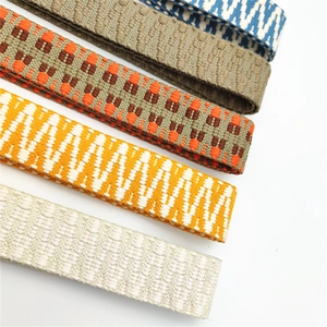 Détail des motifs tissés sur les bandoulières de rechange pour sacs à main et sacoches