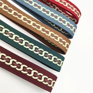 Detailed weave of adjustable chain pattern bag straps in multiple classic colors