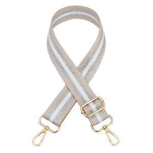 Détail de la bandoulière en toile beige avec rayures pailletées argentées et boucles dorées