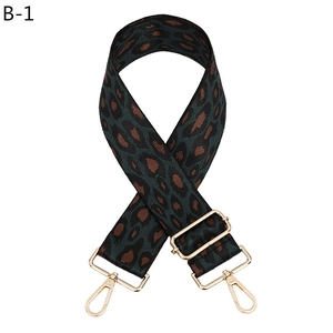 Detail of adjustable leopard print bag strap with high-quality gold metal hooks