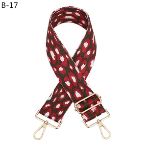 Detail of adjustable leopard print bag strap with high-quality gold metal hardware