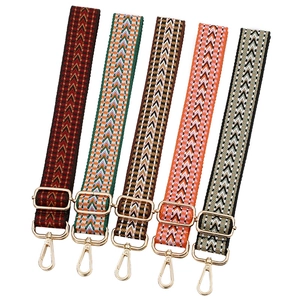 Bandoulières tissées réglables aux motifs géométriques et boucles en métal doré